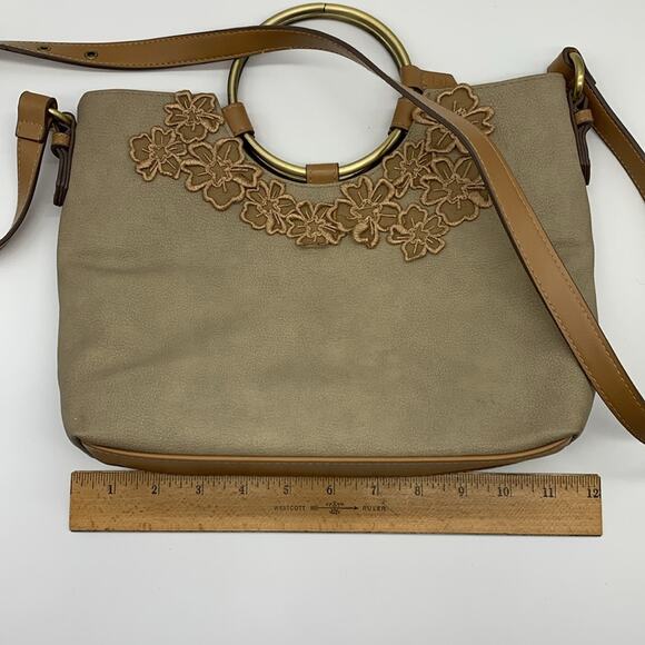 Elle & Jae Gypset Floral Detail Crossbody Purse Bag Brass Ring Handle Tan Beige - Picture 12 of 16
